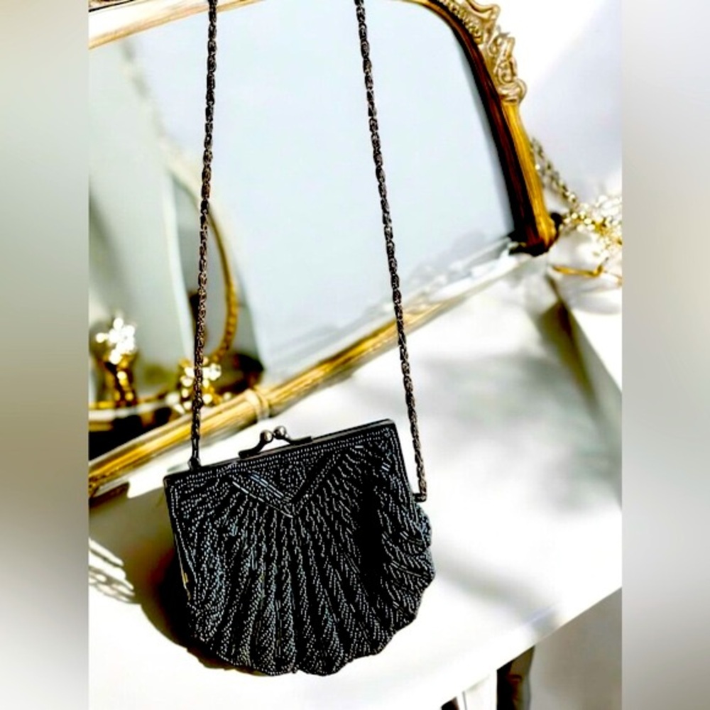 La Regale vintage black hand beaded shell purse - Picture 3 of 10
